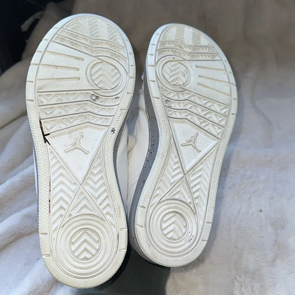 Jordan Classic Low Color White – Cement Size 7.5
